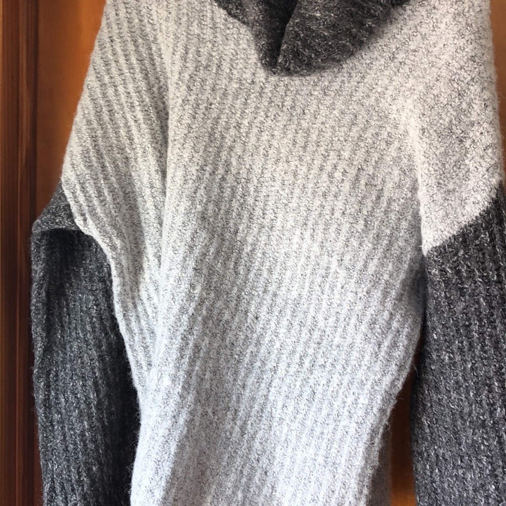 Sweater - Picture 4 of 6